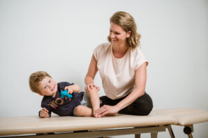 Sirena Vasquez-Wagner, ihre Kinderphysiotherapeutin